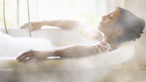 manfaat mandi air panas